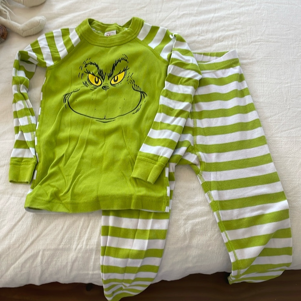 Hanna Andersson Christmas pajamas size 5 The Grinch